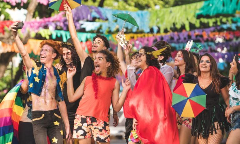 Celular e documentos na mira: como proteger os pertences durante o Carnaval