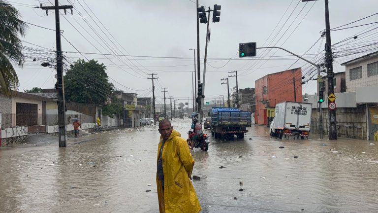 Chuvas afetam 15 sistemas de abastecimento de água em Pernambuco