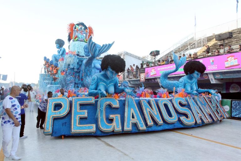 Com céu claro, Pega no Samba fecha primeiro dia falando de seres mitológicos