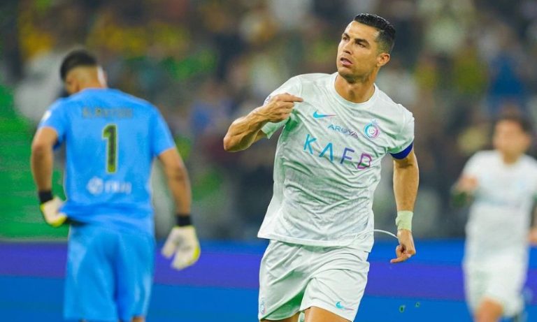 Cristiano Ronaldo faz 40 anos como artilheiro revigorado e almejando milésimo gol