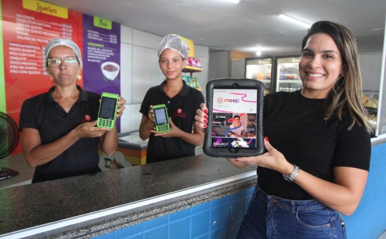 Escolas adotam cartões pré-pagos nas cantinas para “driblar” falta de celular
