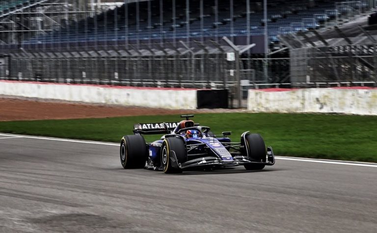F1: Carlos Sainz testa novo carro da Williams pela primeira vez; veja vídeo