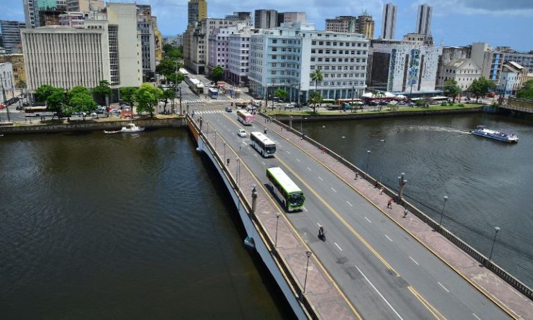 Galo da Madrugada muda rota de 120 linhas de ônibus: confira sua parada