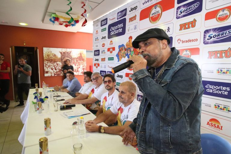 Galo da Madrugada revela detalhes do desfile deste sábado (1º)