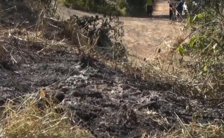 Homem é esfaqueado por vizinhos após colocar fogo em terreno em Cariacica
