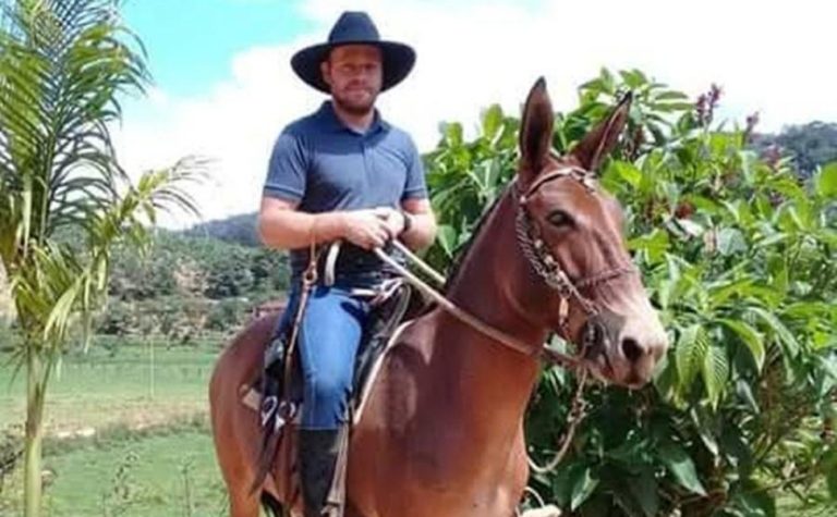 Homem morre após cair de mula no ES