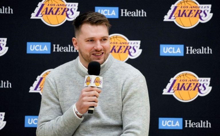 Luka Doncic é apresentado nos Lakers, cita Kobe Bryant e admite surpresa com troca