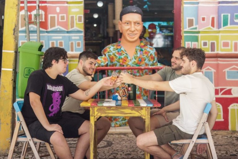 Mangroov celebra a cultura e a rotina recifense com EP “Quem não dá é pirangueiro”