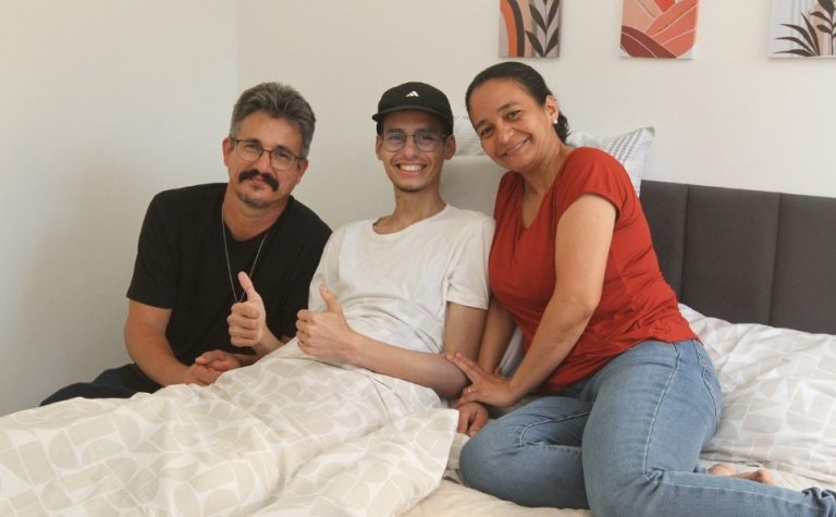 Motociclista tem perna reconstruída com uso de células-tronco