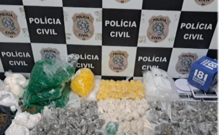 Mulher é presa suspeita de tráfico de drogas em bairros de Cariacica