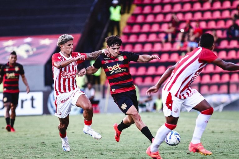 Náutico humilha Sport com gol de copa do mundo e quebra tabu na Ilha do Retiro