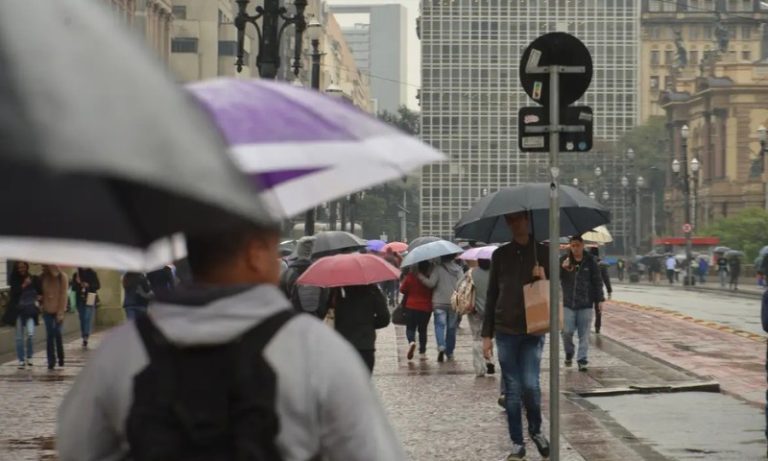Fevereiro será chuvoso e com calor abaixo da média, dizem meteorologistas