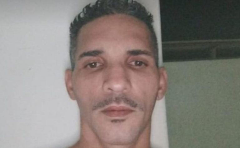 Polícia pede ajuda para localizar suspeito de roubos e latrocínio em Cariacica
