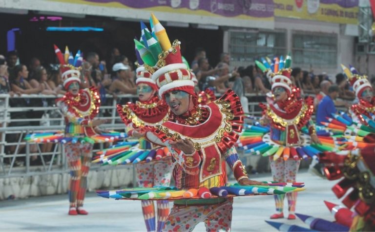 Quem são os 27 jurados que vão eleger as campeãs do Carnaval de Vitória?