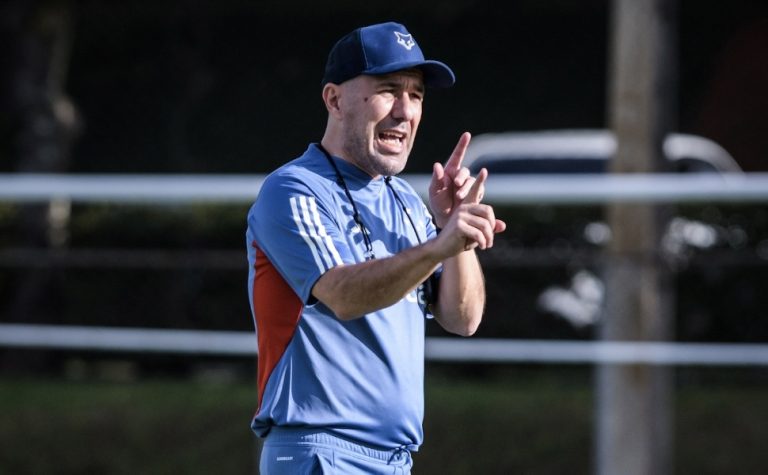 Raposa estreia novo técnico com desfalque e precauções