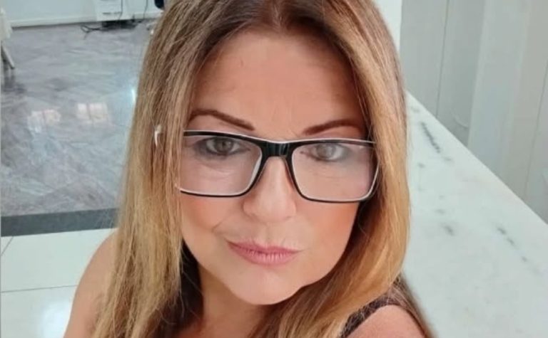 Regininha Poltergeist diz que fatura R$ 200 por dia vendendo empanadas