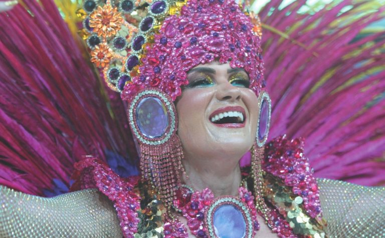 Samba da Unidos de Jucutuquara empolga com as paradinhas da bateria