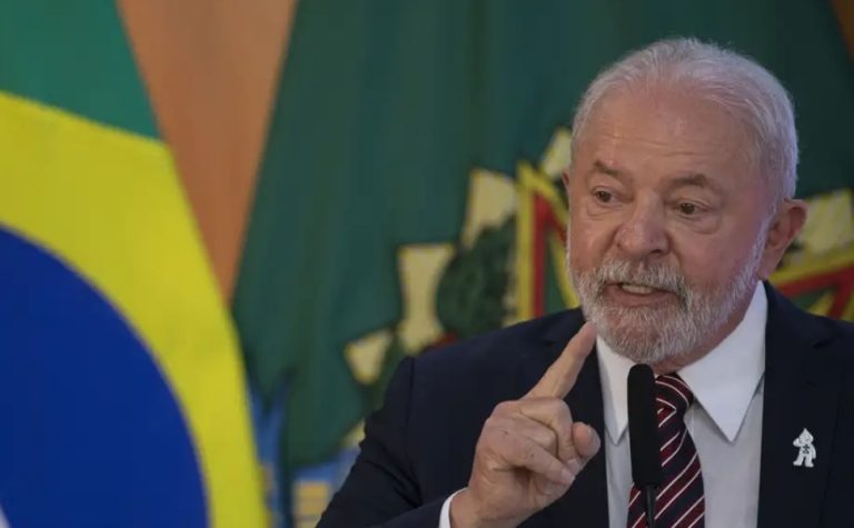 ‘Se taxar aço, vamos reagir’, diz Lula sobre medidas de Trump