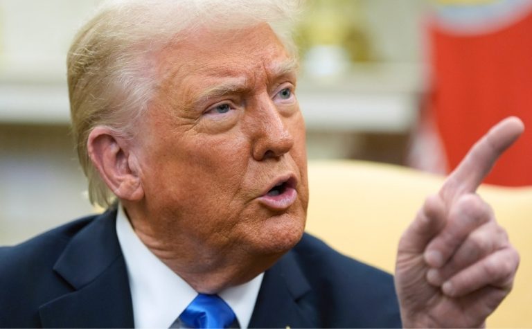 Trump barra Associated Press por agência não usar termo ‘golfo da América’