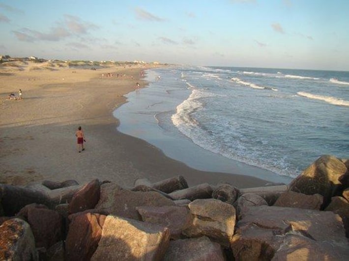 Turista argentino de 18 anos morre após ser atingido por raio em praia do RS