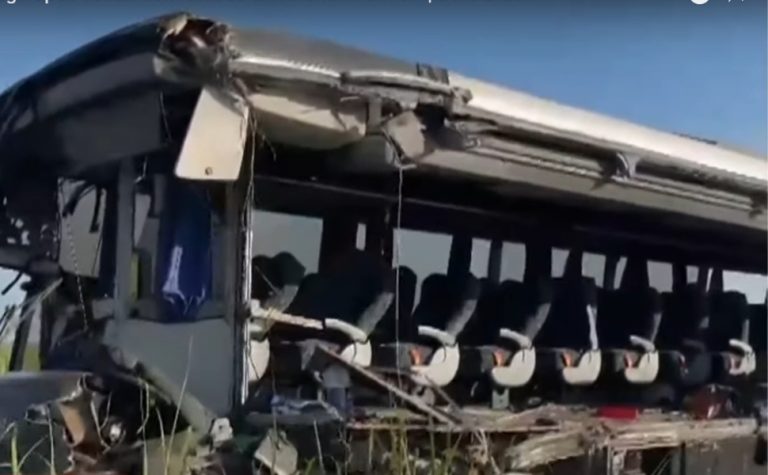 Veja quem são as vítimas do acidente com ônibus de universitários em SP