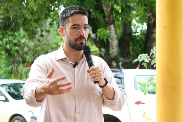 Victor Coelho se aproxima da Secretaria de Turismo