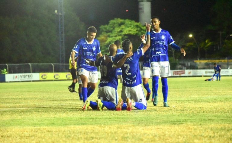 Vitória goleia o Vilavelhense e sobe na classificação
