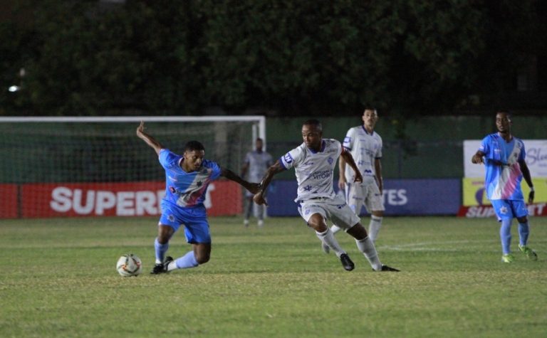 Vitória na bronca com a arbitragem