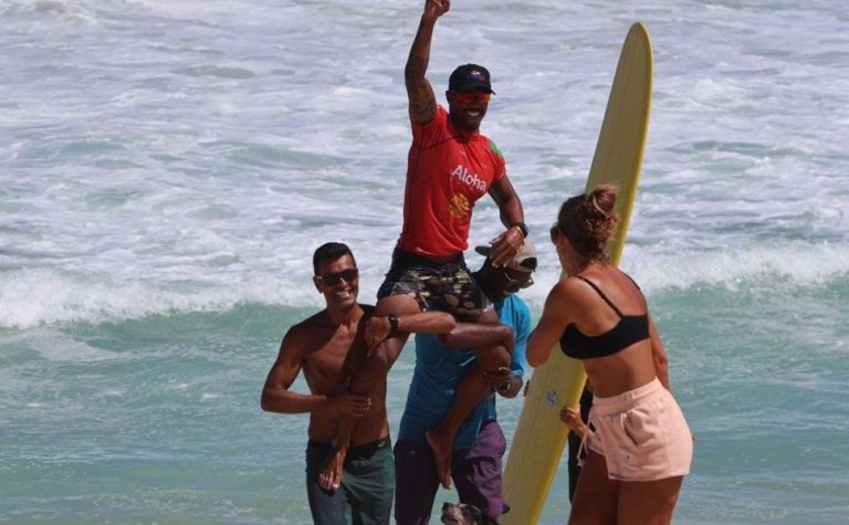 Alexandre Escobar vence etapa nacional de surfe