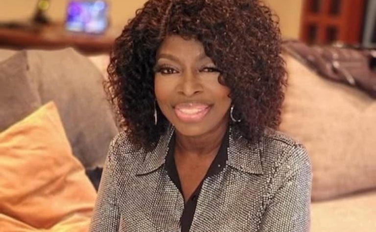 Angie Stone, estrela do R&B e do hip-hop, morre aos 63 anos em acidente