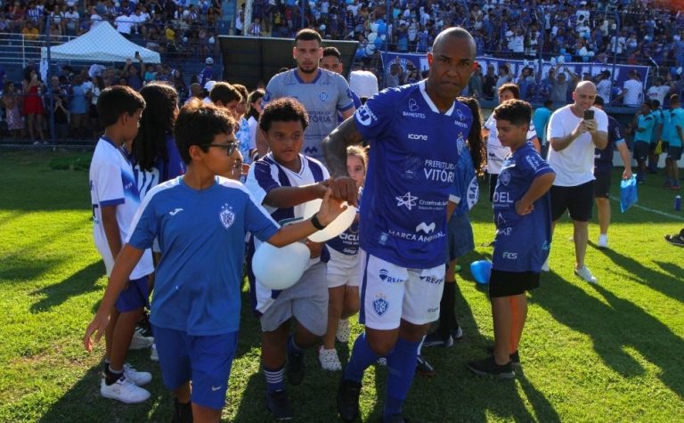Aos 42 anos, atacante Edinho “pendura as chuteiras”