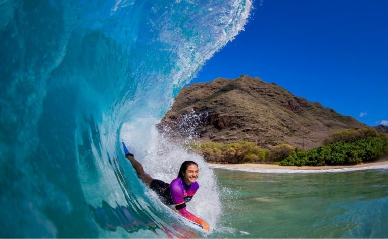 Após estreia em Pipeline, Luna Hardman foca em etapa no Chile