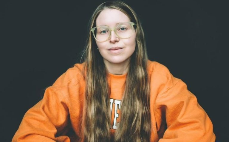 Atriz de ‘Harry Potter’ investe em fetiche em cabelo no OnlyFans para pagar dívidas