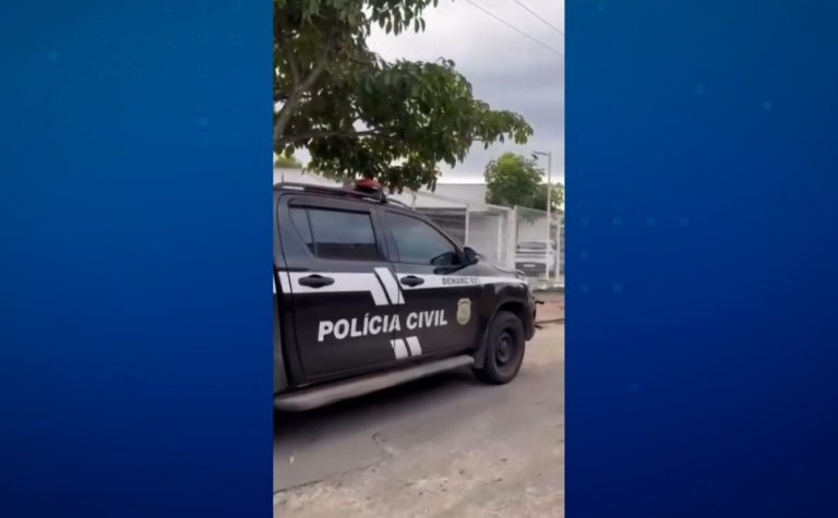 Bandidos invadem delegacia e roubam armas, coletes e munições em Piúma