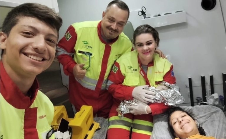 Bebê nasce dentro de ambulância na BR-101 no Norte do ES: ‘Foi tudo muito rápido’