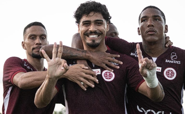 Tiva vence e confirma vaga na semifinal do Capixabão