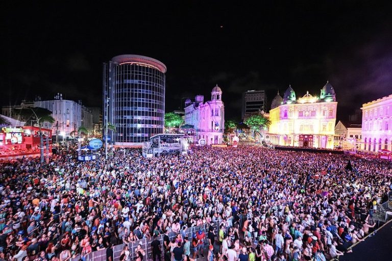 Com clima de “até logo”, Marco Zero se despede de mais um Carnaval histórico