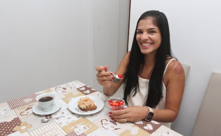 Dá para ganhar músculos sem comer ovo? Especialistas explicam