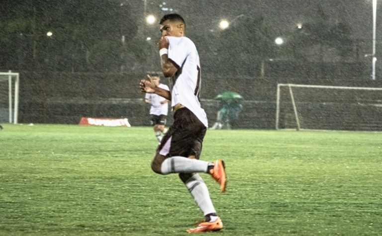 Desportiva goleia o Vila e encaminha vaga na semifinal