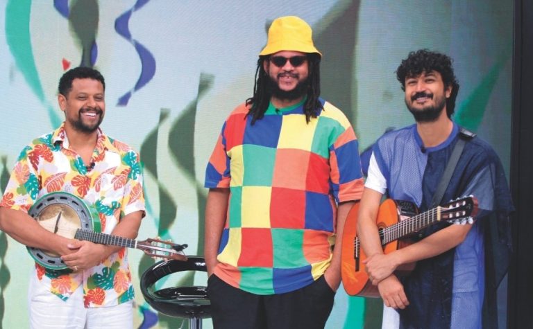 Dia de folia com Regional da Nair no Centro de Vitória