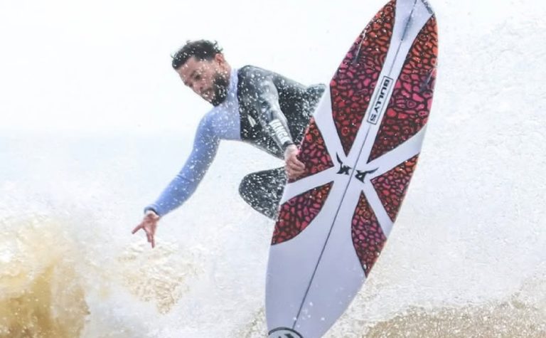 ES: Campeonato de surfe na Barra do Jucu