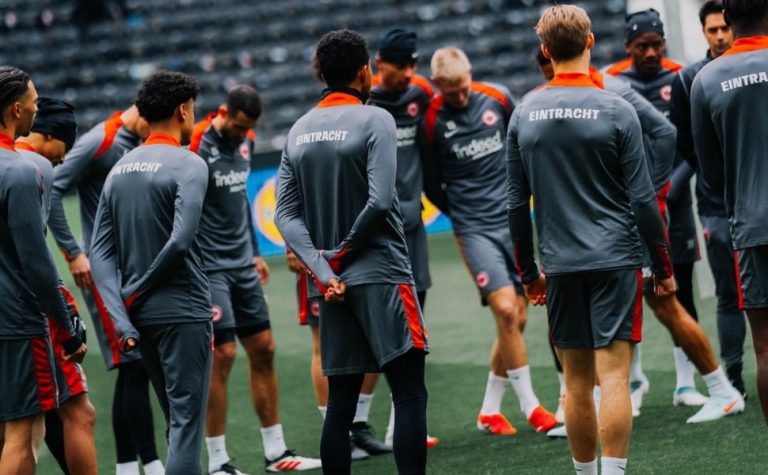 Eintracht e Ajax decidem vaga na Liga Europa com transmissão da TV Tribuna/Band