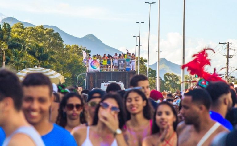 Folia neste sábado com o bloco Kustelão