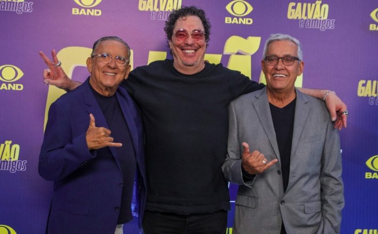 Galvão Bueno em campo com amigos!