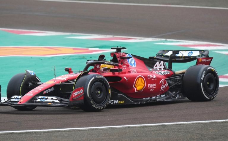 Hamilton critica Ferrari após estreia frustrante na Austrália