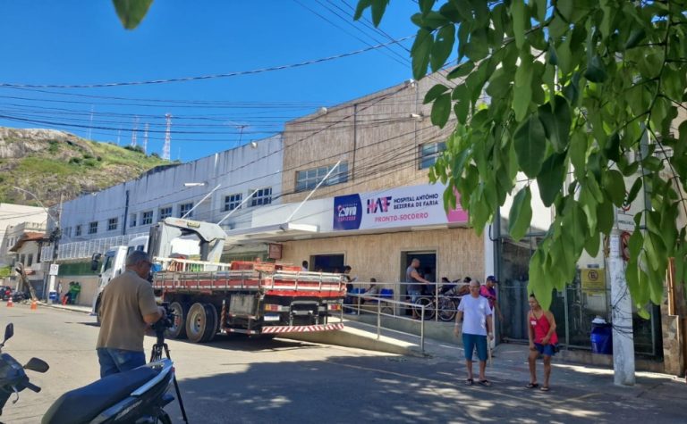 Homem é esfaqueado em frente a boate na Praia do Canto após discussão