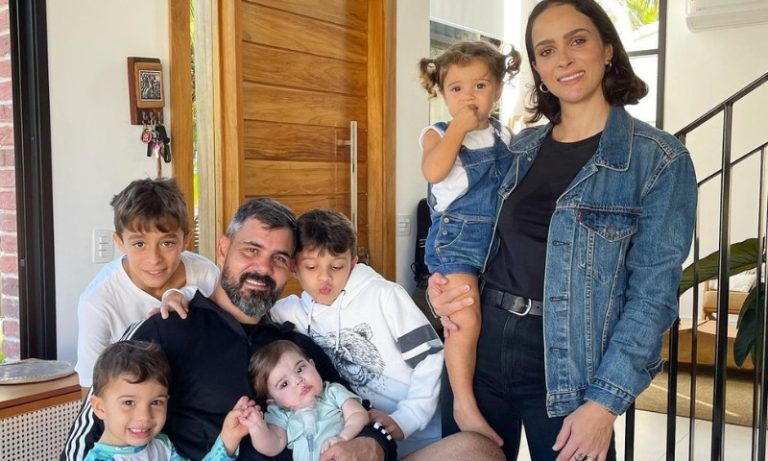 Juliano Cazarré e esposa pedem orações para a filha que enfrenta nova internação