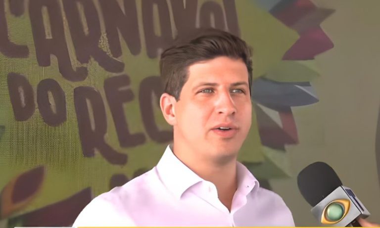 Mais de 3 milhões de foliões movimentam R$ 2,7 bilhões no Carnaval, diz João Campos