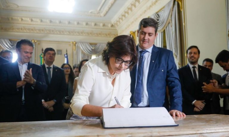 “Manuca encontra uma casa arrumada”, diz Priscila Krause na posse de secretário
