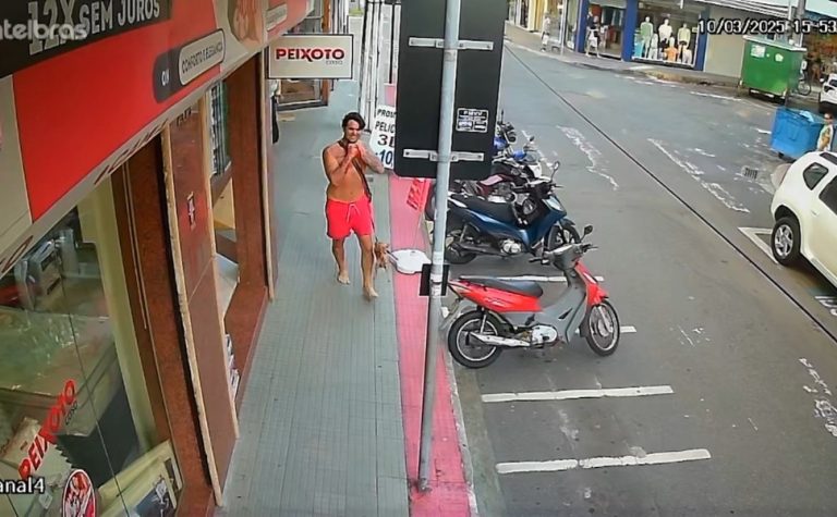Novas imagens mostram momento em que assassino de gerente deixa loja; Assista
